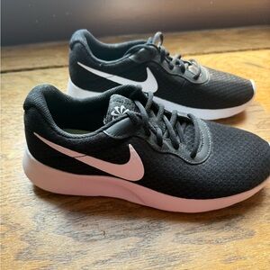 Nike Women's Black and White Sneakers